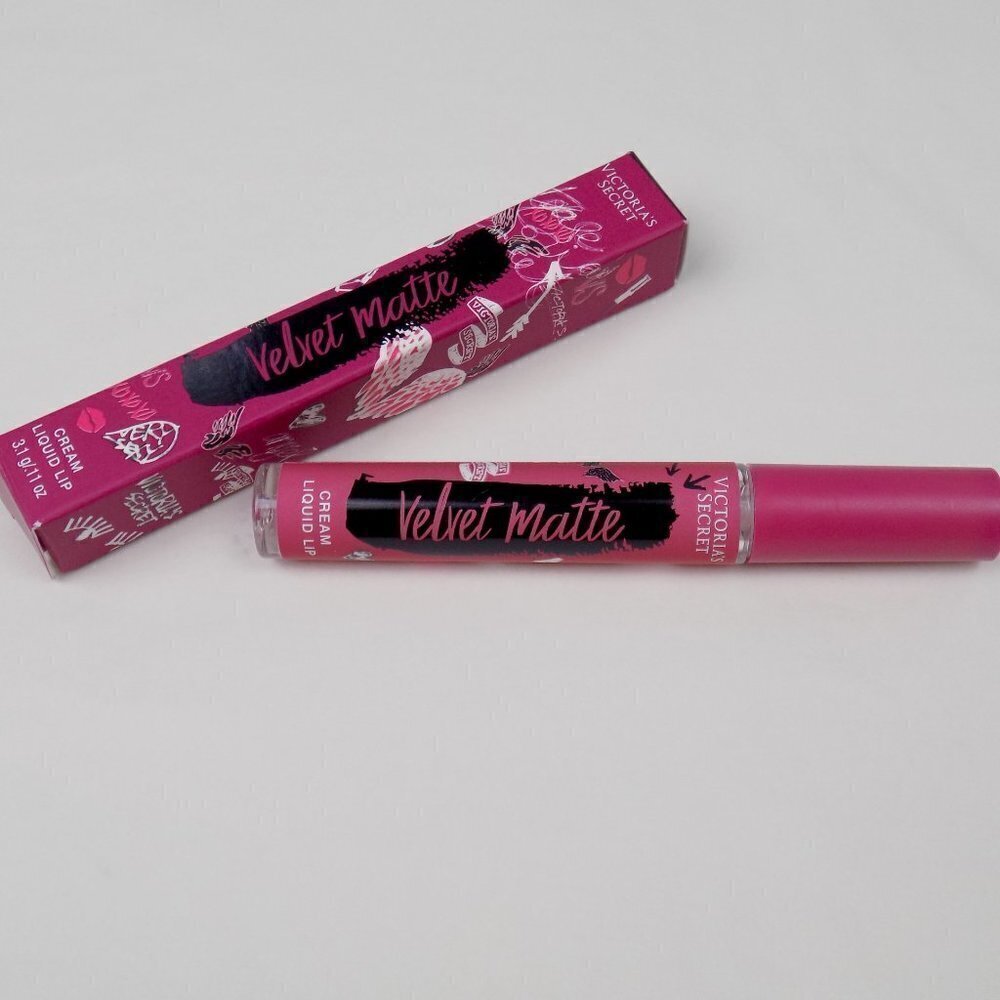 new in box! Victoria's Secret magnetic velvet matte lip kit